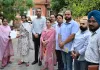 डिप्टी कमिश्नर ने वार्डों में मतदाताओं से की बातचीत, फ़ार्म किए वितरित