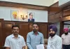 राजस्व मंत्री हरदीप सिंह मुंडियां द्वारा 3 नए क्लर्कों को नियुक्ति पत्र वितरित