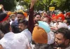 चुनावों से पहले ईडी के छापों के विरुद्ध 'आप' नेताओं और कार्यकर्ताओं का प्रदर्शन