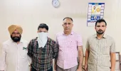 50,000 रुपये की रिश्वत लेते सहकारी सभा के इंस्पेक्टर को विजिलेंस ने रंगे हाथ काबू किया