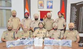 सीमा पार से चल रहे तस्करी मॉड्यूल से जुड़े दो व्यक्ति 6 आधुनिक पिस्तौल, 1 किलो हेरोइन, 10 हजार रुपये की ड्रग मनी सहित गिरफ्तार