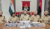 सीमा पार संचालित तस्करी मॉड्यूल से जुड़े चार व्यक्ति 5 पिस्तौल, 2 किलोग्राम हेरोइन और 5 लाख रुपये की ड्रग मनी सहित काबू