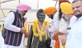 कैबिनेट मंत्रियों हरपाल सिंह चीमा और तरुनप्रीत सिंह सौंद ने शहीद मास्टर करनैल सिंह ईसड़ू को श्रद्धा के फूल किए भेंट