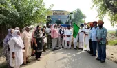 कैबिनेट मंत्री हरभजन सिंह ई.टी.ओ. ने गांव तलवंडी डोगरां से मुख्यमंत्री तीर्थ यात्रा की बस को हरी झंडी दिखाकर किया रवाना