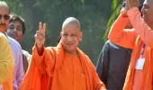 CM योगी का UP की महिलाओं को बड़ा गिफ्ट, 1-1 लाख रुपये देनेका ऐलान