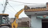 यमुनानगर में नशा तस्करों के अवैध मकान पर चला बुलडोजर, महिलाओं के भारी विरोध के बीच नगर निगम की कार्रवाई