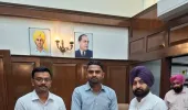 राजस्व मंत्री हरदीप सिंह मुंडियां द्वारा 3 नए क्लर्कों को नियुक्ति पत्र वितरित