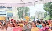 अकाली दल के कार्यालय में बुजुर्ग दलित महिला के साथ मारपीट के खिलाफ आप महिला विंग ने समराला में किया जोरदार विरोध प्रदर्शन