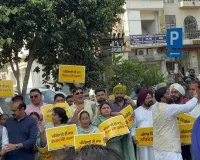 आम आदमी पार्टी ने पेट्रोल-डीजल की कीमतों में बढ़ोतरी के खिलाफ किया विशाल रोष प्रदर्शन   