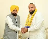 विश्व प्रसिद्ध कबड्डी खिलाड़ी संदीप लुधड़ अपने साथियों के साथ आप में शामिल