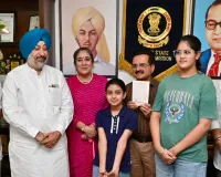 पंजाब राज्य खाद्य आयोग के चेयरमैन बाल मुकंद शर्मा द्वारा रावी पंधेर की पुस्तक 'लेटर्स टू माई डॉटर्स' का विमोचन