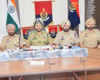 नशा छुड़ाऊ केंद्र के मालिक समेत दो व्यक्ति सात आधुनिक पिस्तौलों के साथ गिरफ्तार