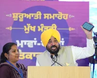 महिलाओं के बैंक खातों में आए 1000 रुपये