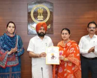 हरदीप सिंह मुंडियां ने जल आपूर्ति एवं स्वच्छता विभाग के 52 नव-नियुक्त कर्मचारियों को नियुक्ति पत्र सौंपे