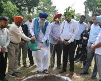 पंजाब विधान सभा के स्पीकर कुलतार सिंह संधवां ने विधान सभा में 40 से अधिक फलदार पौधे लगाए