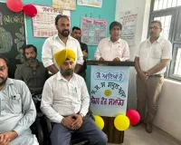 शिक्षा क्रांति के तहत विधायक ब्रम शंकर जिंपा ने विद्यार्थियों को बांटे स्कूल बैग