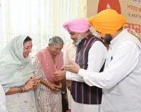 कैबिनेट मंत्रियों हरपाल सिंह चीमा और तरुनप्रीत सिंह सौंद ने शहीद मास्टर करनैल सिंह ईसड़ू को श्रद्धा के फूल किए भेंट