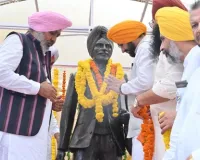 कैबिनेट मंत्रियों हरपाल सिंह चीमा और तरुनप्रीत सिंह सौंद ने शहीद मास्टर करनैल सिंह ईसड़ू को श्रद्धा के फूल किए भेंट