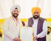 मुख्यमंत्री भगवंत सिंह मान ने विभिन्न क्षेत्रों में बहुमूल्य योगदान देने वाली 29 प्रमुख शख्सियतों को स्टेट अवॉर्ड से किया सम्मानित