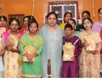 डॉ. बलजीत कौर ने बाल देखभाल संस्थाओं की बच्चियों के साथ मनाई तीज और राखी