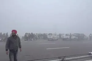 पंजाब में धुंध में बस-तेल टैंकर की टक्कर , 25 सवारियां घायल , दोनों तरफ की गाड़ियां एक ही लेन पर चल रहीं थी