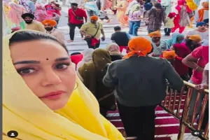  अमृतसर के स्वर्ण मंदिर में प्रीति जिंटा ने टेका माथा