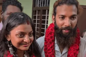 मोनालिसा ने मुस्लिम बॉयफ्रेंड फरमान खान से शादी की:परिवार के विरोध के बाद पुलिस से मांगी सुरक्षा, महाकुंभ मेले में हुईं थीं वायरल !!
