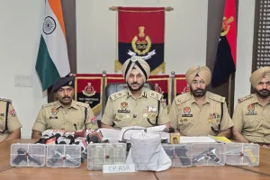 सीमा पार संचालित तस्करी मॉड्यूल से जुड़े चार व्यक्ति 5 पिस्तौल, 2 किलोग्राम हेरोइन और 5 लाख रुपये की ड्रग मनी सहित काबू