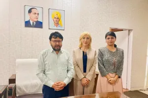ब्रिटिश डिप्टी हाई कमिश्नर अल्बा समेरिग्लो द्वारा एन.आर.आई. मामलों के मंत्री डॉ. रवजोत सिंह से मुलाकात