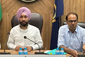 राष्ट्रीय सफाई कर्मचारी आयोग के सदस्य ने सफाई कर्मचारियों की भलाई संबंधी योजनाओं और उपायों की समीक्षा की