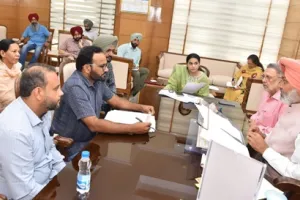वित्त मंत्री हरपाल सिंह चीमा ने स्वास्थ्य विभाग को एन.एच.एम. कर्मचारियों के मुद्दों के समाधान के लिए संयुक्त समिति गठित करने के निर्देश