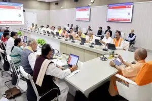 यूपी कैबिनेट के अहम फैसले: गायों पर 50 हजार का अनुदान, कर्मचारियों को कैशलेस इलाज, जानें 22 बड़े प्रस्ताव
