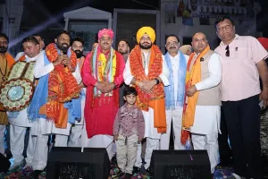 भगवान वाल्मीकि जी की शोभा यात्रा में कैबिनेट मंत्री तरुनप्रीत सिंह सौंद ने की शिरकत, श्रद्धा से किया नमन