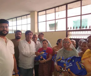 विधायक ज़िम्पा ने गांव बसी पुरानी के जरूरतमंद परिवारों को वितरित की राशन किटें