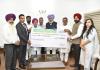 परिवहन मंत्री हरपाल सिंह चीमा द्वारा मृतक पी.आर.टी.सी. कंडक्टर के परिवार को 40 लाख रुपये का बीमा चेक भेंट