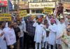 'आप' के 'ट्रेड विंग' ने गैस सिलेंडर की कीमतों में बढ़ोतरी के खिलाफ घंटा घर पर विरोध प्रदर्शन किया