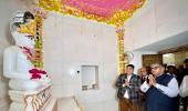  पंजाब के राज्यपाल एवं चंडीगढ़ के प्रशासक ने वैरोवाल स्थित जैन मंदिर का दौरा किया