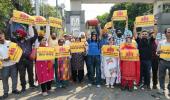 कमर्शियल गैस सिलेंडर की कीमतों में बढ़ोतरी के विरुद्ध 'आप' ने किया ज़ोरदार प्रदर्शन