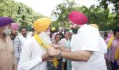 बेअदबी विरोधी सख्त कानून से प्रभावित होकर अकाली दल और कांग्रेस के सैकड़ों नेता व कार्यकर्ता 'आप' में शामिल