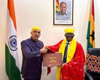 भारत में घाना के हाई कमिश्नर एच.ई. प्रो. क्वासी ओबेरी-डांसो को हरप्रीत संधू द्वारा श्री गुरु तेग बहादुर साहिब जी के 350वें शहीदी दिवस को समर्पित पुस्तक भेंट