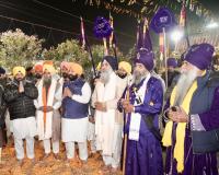 श्रीनगर से शुरू हुए शहीदी दिवस को समर्पित विशाल नगर कीर्तन का श्री आनंदपुर साहिब पहुंचने पर कैबिनेट मंत्री हरजोत सिंह बैंस एवं हरभजन सिंह ई.टी.ओ. द्वारा पुष्पवर्षा के साथ स्वागत