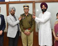 लालजीत सिंह भुल्लर ने 6 नव-पदोन्नत ए.आई.जी./सुपरिंटेंडेंट सेंट्रल जेल अधिकारियों के कंधों पर लगाए स्टार