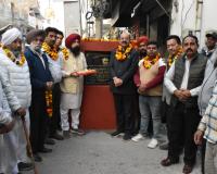 कैबिनेट मंत्री ने 59 लाख रुपये की लागत वाले दो सड़क प्रोजेक्टों का नींव पत्थर रखा 