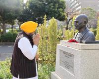 मुख्य मंत्री के जापान दौरे की शुरुआत, एडोगावा गांधी पार्क में महात्मा गांधी को पुष्पांजलि अर्पित