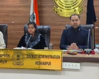 डिप्टी कमिश्नर ने राजस्व अधिकारियों की बैठक लेकर योजनाओं की प्रगति की समीक्षा की