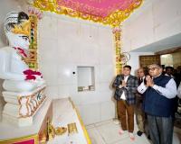  पंजाब के राज्यपाल एवं चंडीगढ़ के प्रशासक ने वैरोवाल स्थित जैन मंदिर का दौरा किया