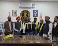 मुख्यमंत्री के ओएसडी सुखवीर सिंह ने लोगों को आम आदमी पार्टी में किया शामिल