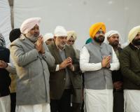  कैबिनेट मंत्री हरपाल चीमा, तरुनप्रीत सौंद, हरजोत बैंस, डॉ. रवजोत, लाल चंद कटारुचक्क ने गुरु चरणों में नवाया शीश