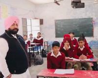 हरजोत सिंह बैंस द्वारा मोहाली के सरकारी स्कूल का आकस्मिक दौरा; स्कूल की नुहार बदलने के दिए आदेश