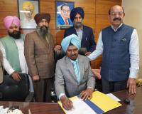 गुरचरन सिंह ने कैबिनेट मंत्रियों की उपस्थिति में पैसको के चेयरमैन का पद संभाला